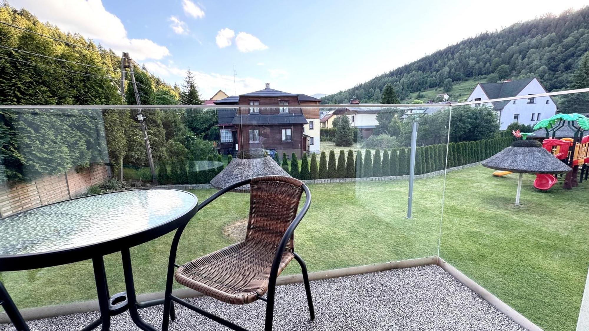 Villa Monica Apartamenty Щирк Экстерьер фото